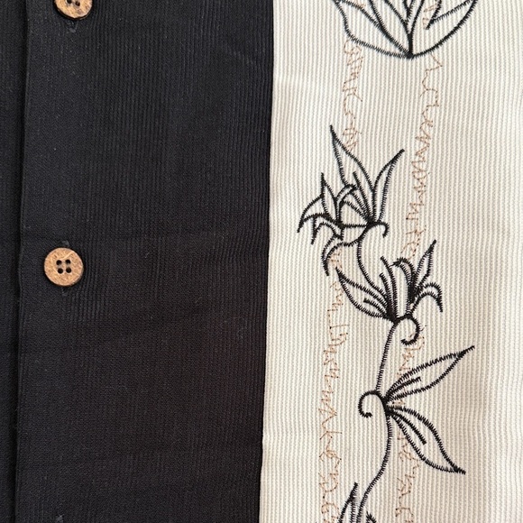 Men's Black and White Button-Up Shirt - Picture 3 of 4